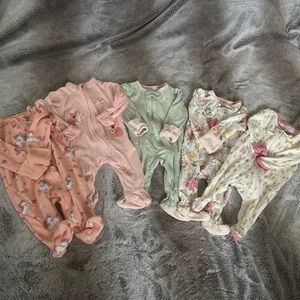 0-3 MONTHS : Baby Girl Sleepers